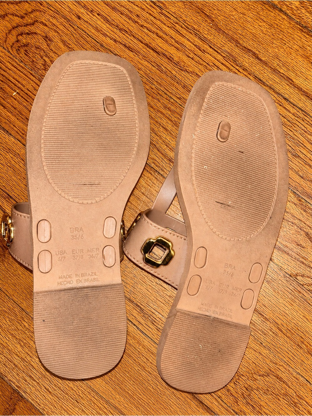 Larroude Nude Thong Flat Sandals Gold Hardware Rubber Style Size 37 US 6/7 - Picture 5 of 6